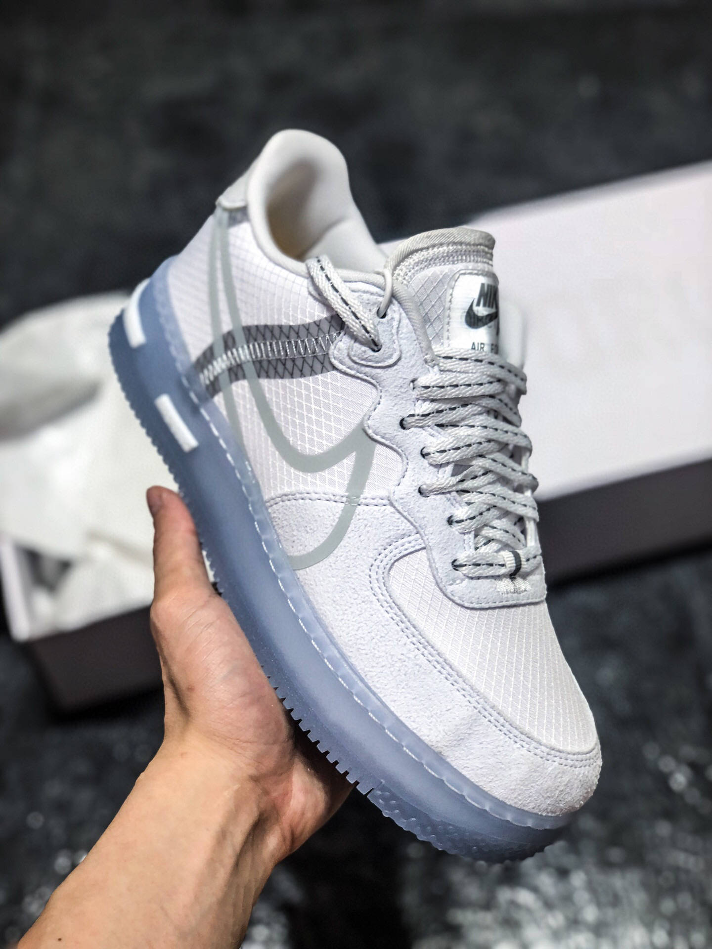 融合經典與創新 Nike Air Force 1 React QS 運動鞋深度解析